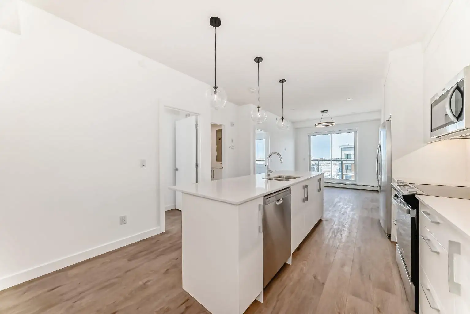 2107, 63 Corner Glen Crescent NE