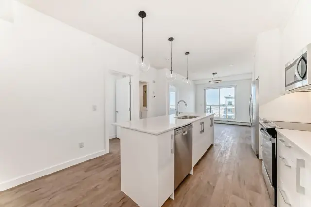 2107, 63 Corner Glen Crescent NE