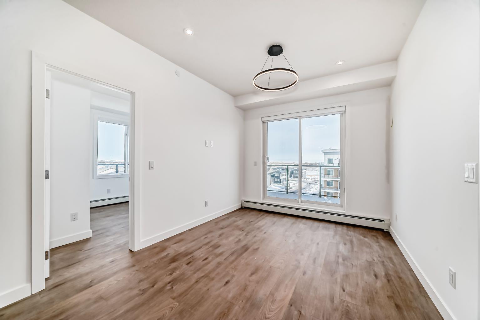 1519, 63 Corner Glen Crescent NE