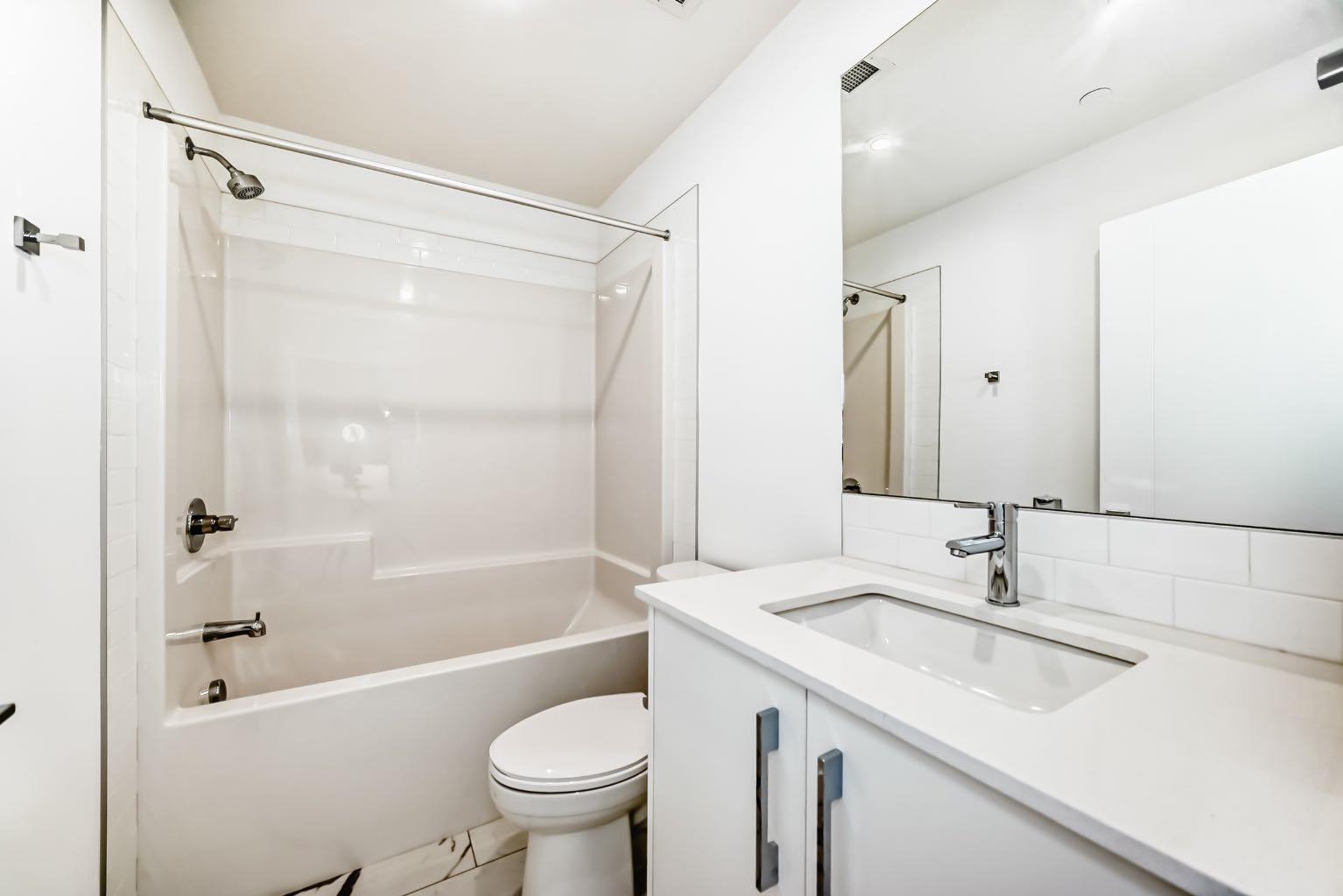 1519, 63 Corner Glen Crescent NE