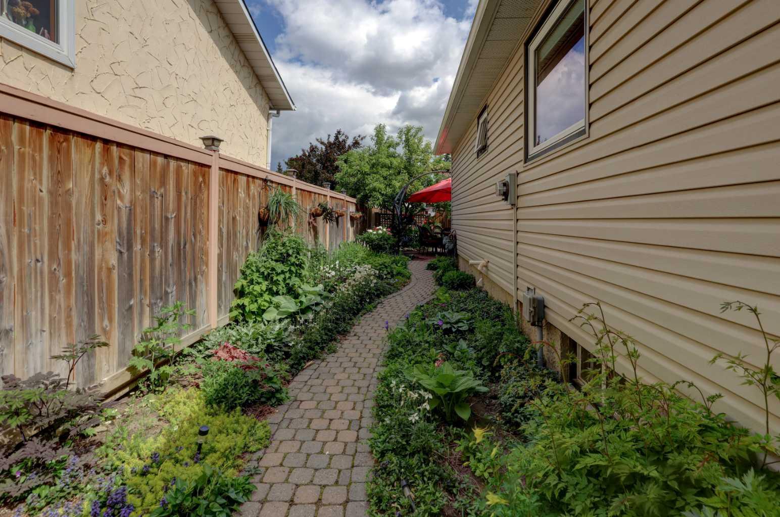 148 Rundlecairn Rise NE