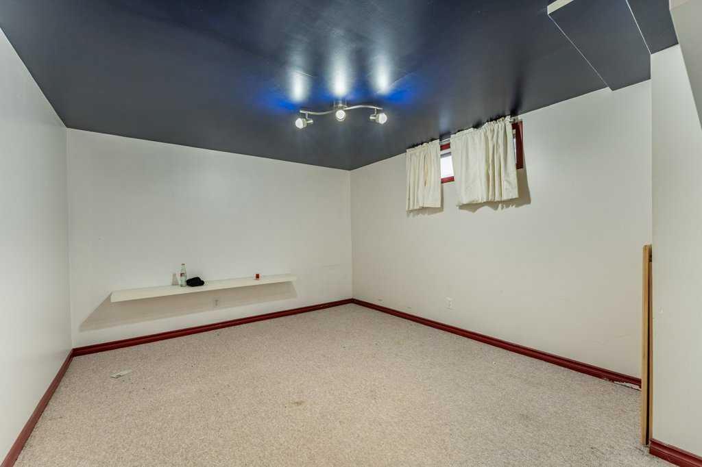 250 Mt Lorette Close SE