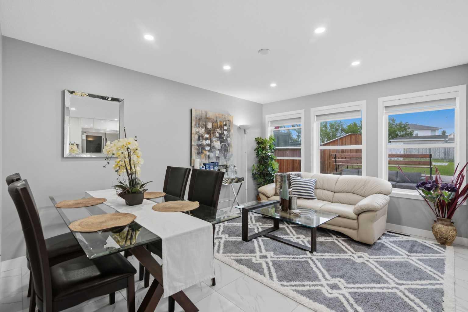 319 Coventry Road NE
