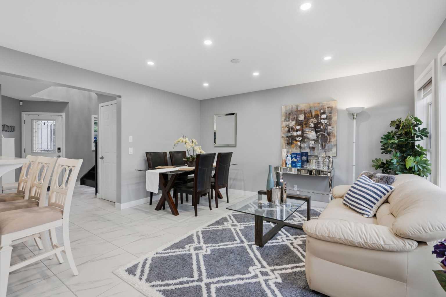 319 Coventry Road NE