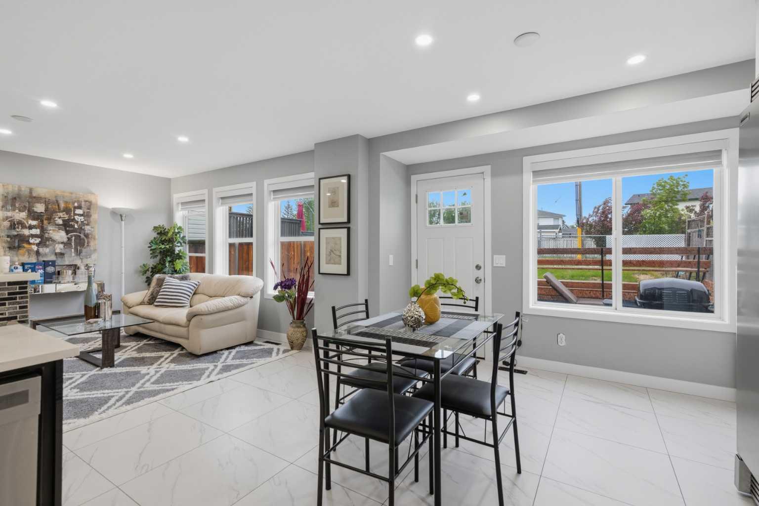 319 Coventry Road NE