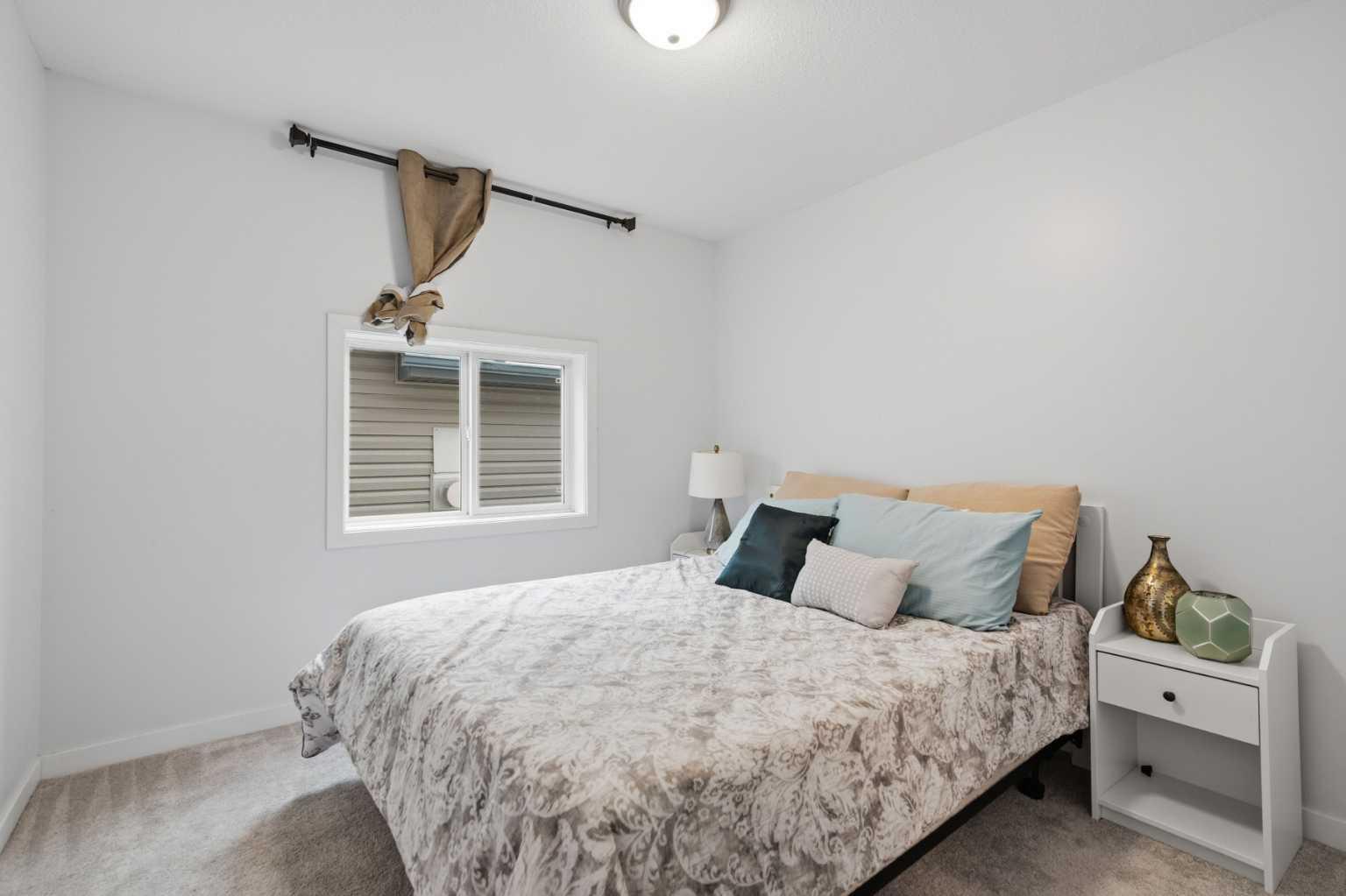 319 Coventry Road NE
