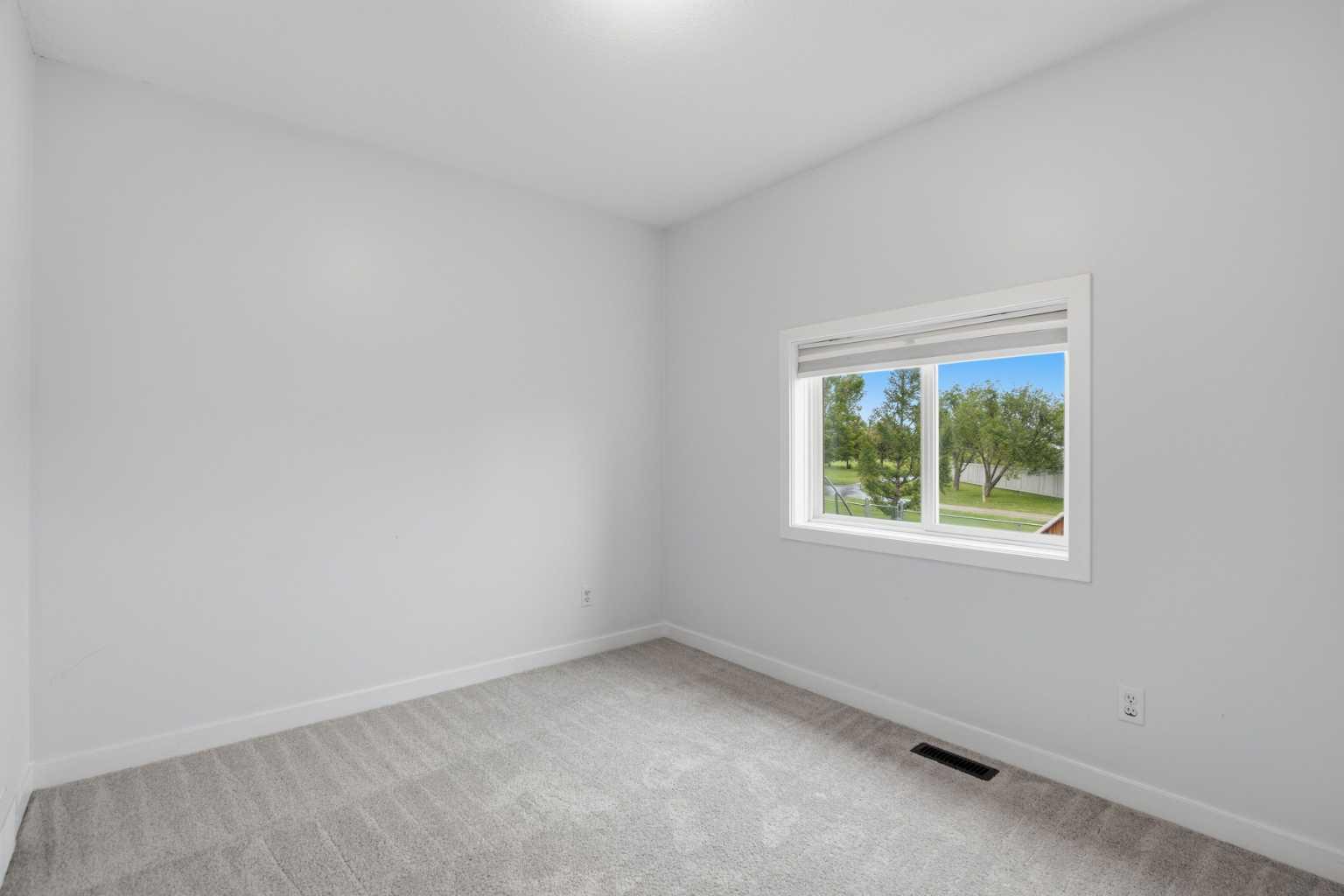 319 Coventry Road NE