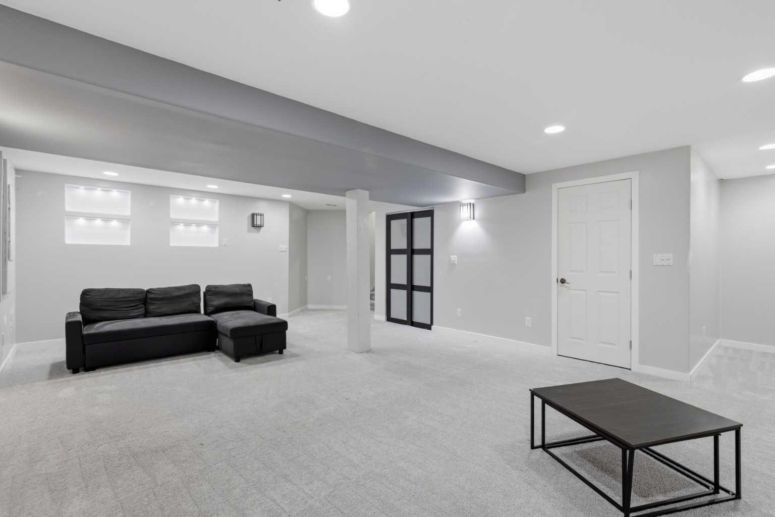 319 Coventry Road NE