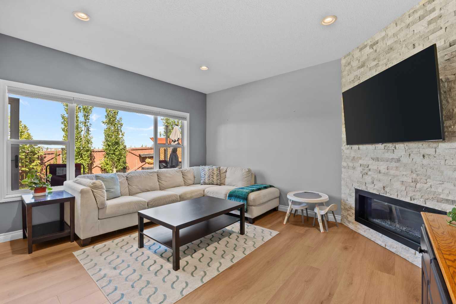 18 Hidden Creek Manor NW