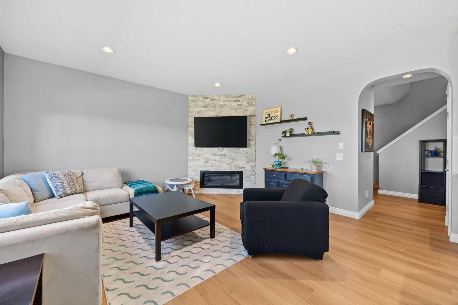 18 Hidden Creek Manor NW