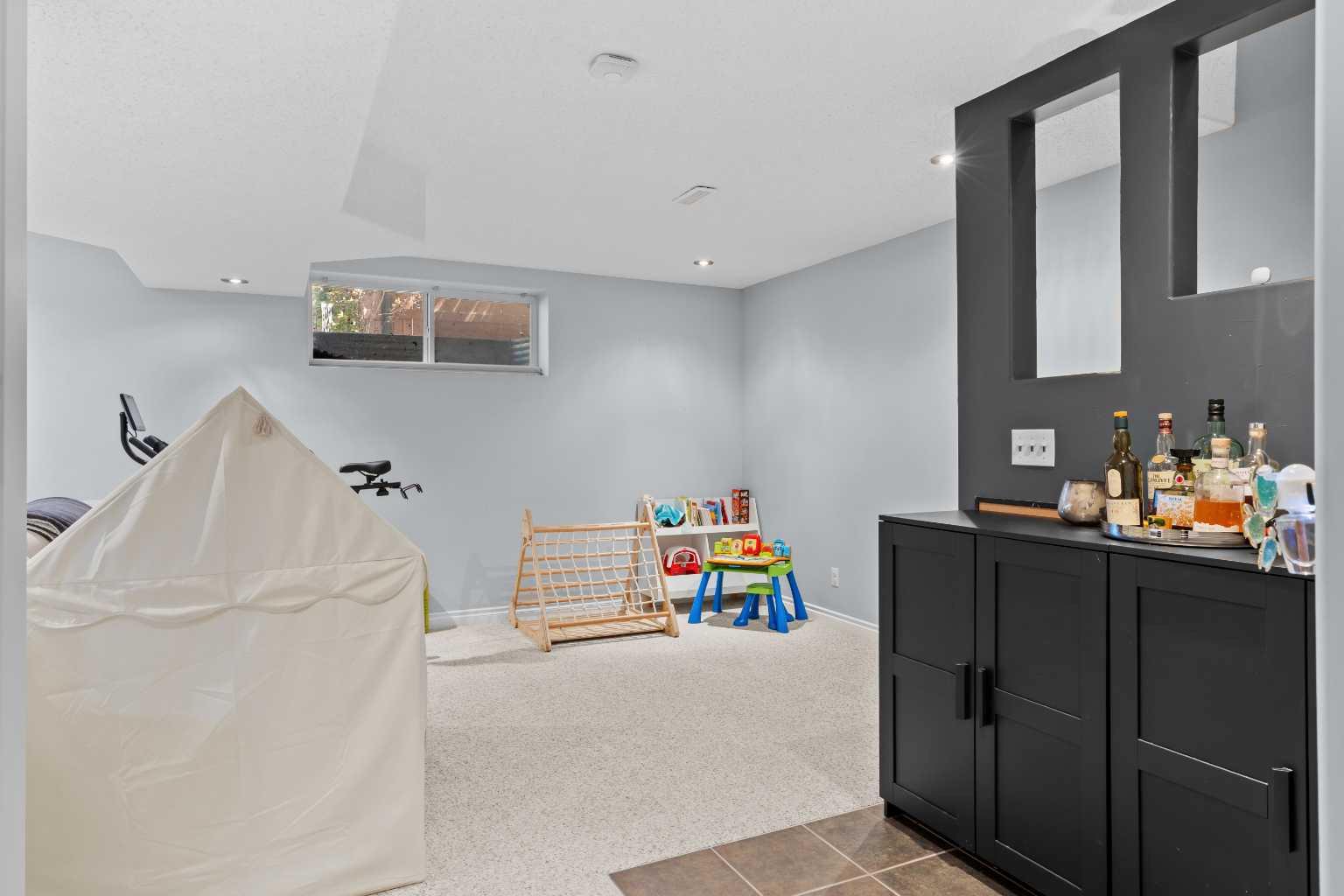18 Hidden Creek Manor NW