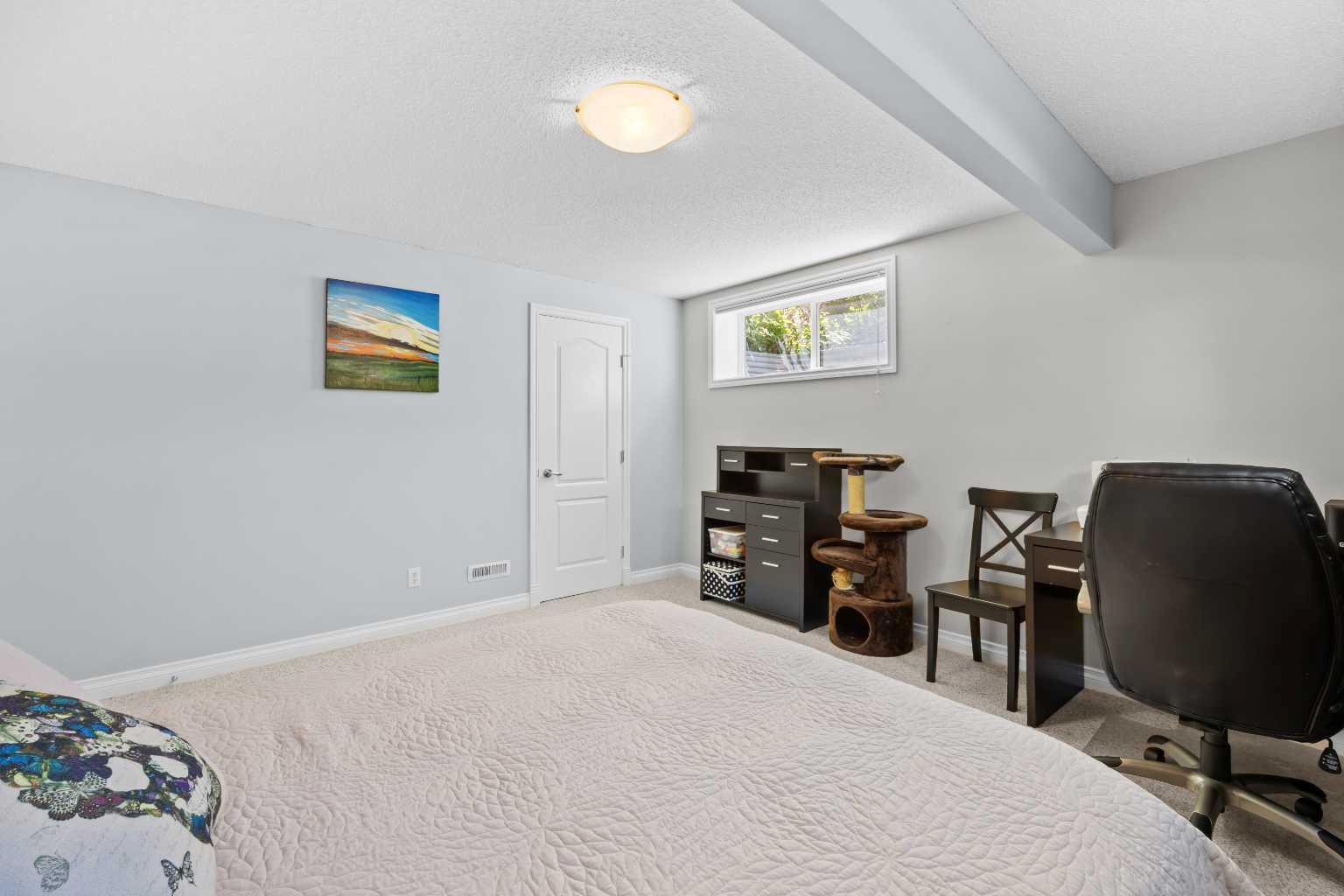 18 Hidden Creek Manor NW