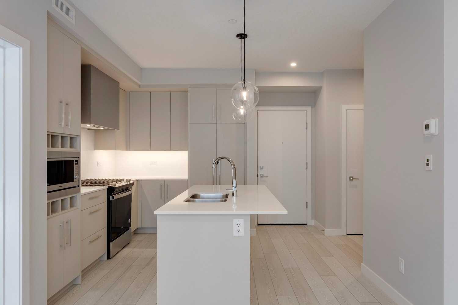 206, 8370 Broadcast Avenue SW