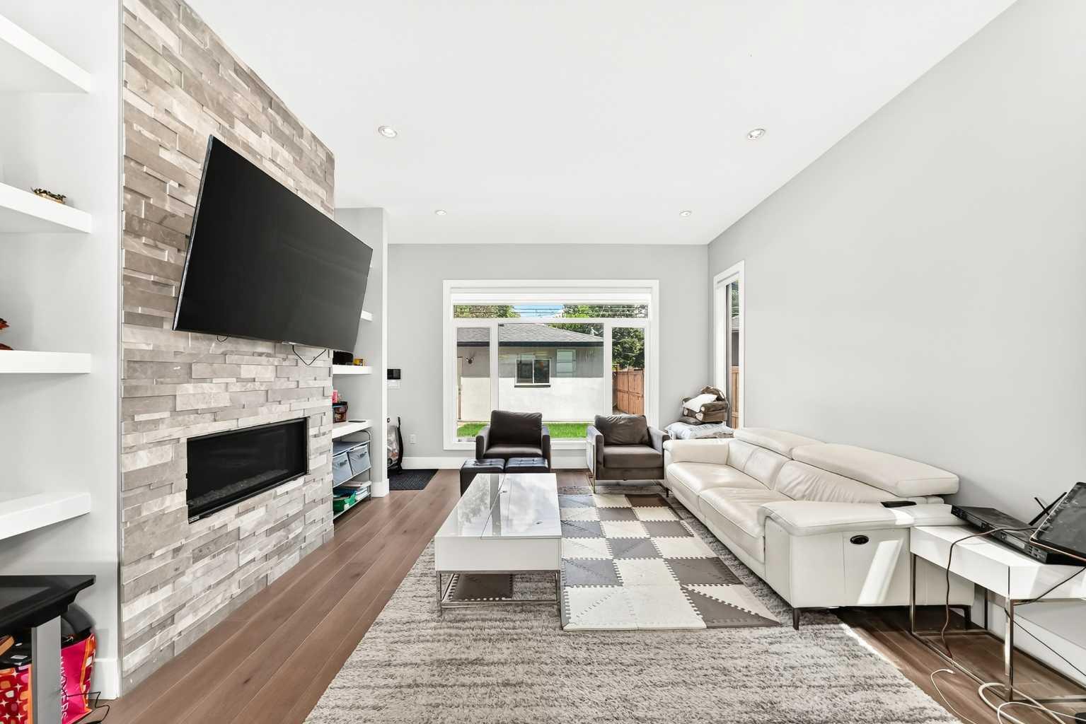 3014 Cochrane Road NW