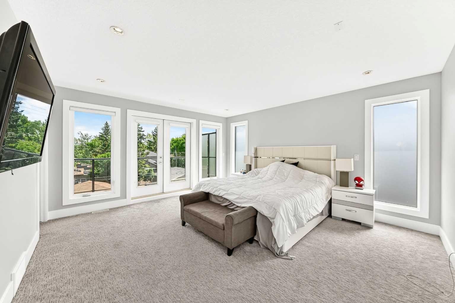 3014 Cochrane Road NW