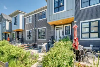 2209, 100 Walgrove Court SE