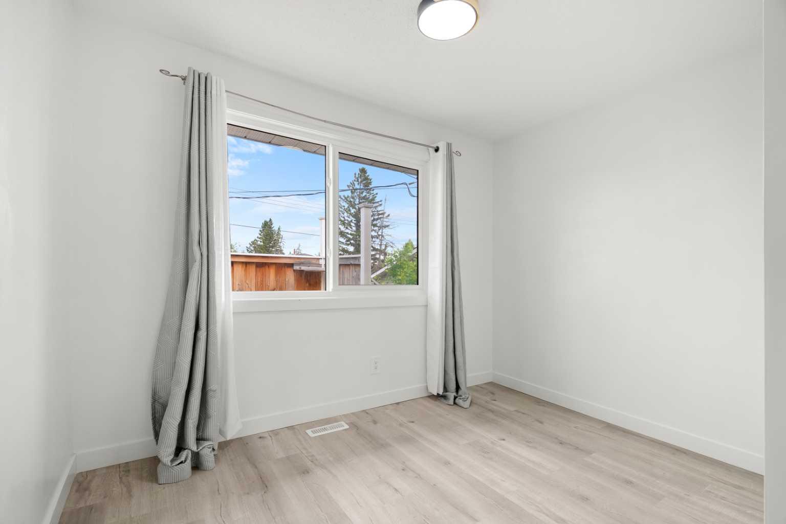 424 Penbrooke Crescent SE