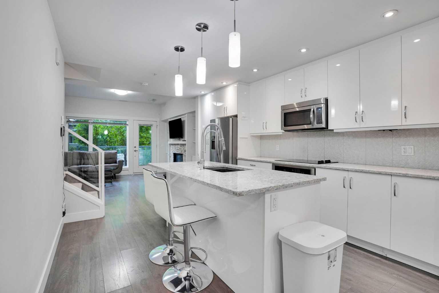 207, 20 Brentwood Common NW