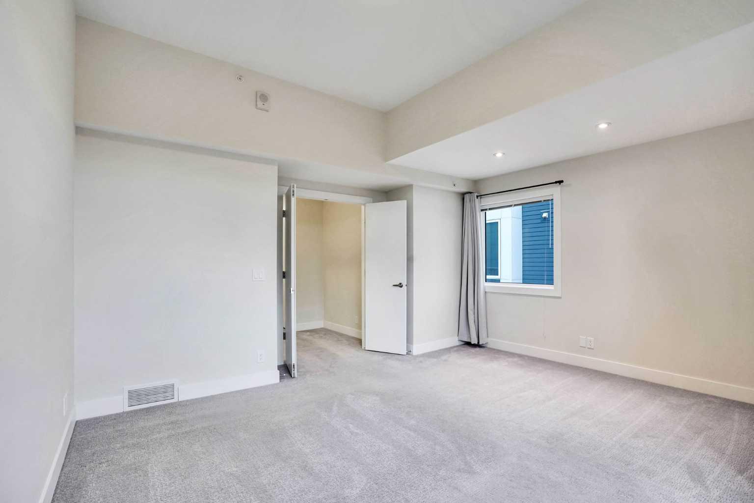 207, 20 Brentwood Common NW