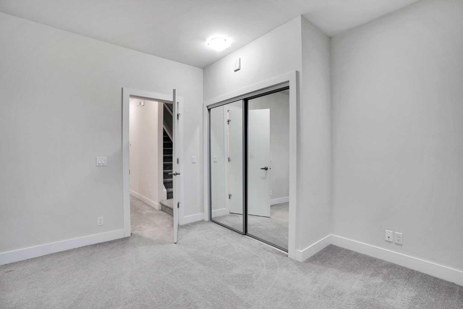 207, 20 Brentwood Common NW