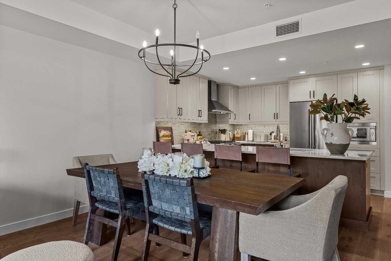 206, 1105 Spring Creek Drive 