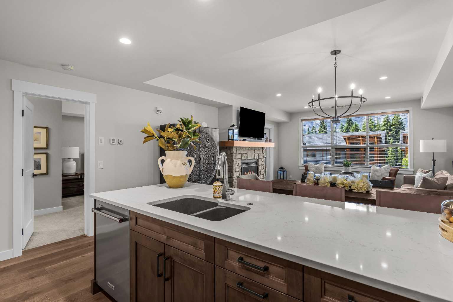 206, 1105 Spring Creek Drive 