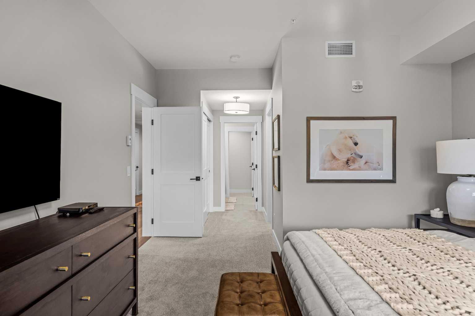 206, 1105 Spring Creek Drive 