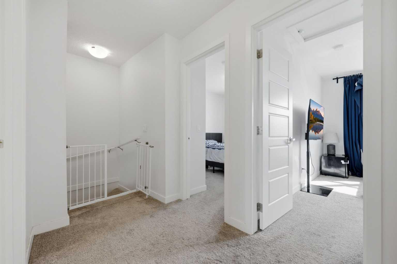 56 Evanscrest Manor NW