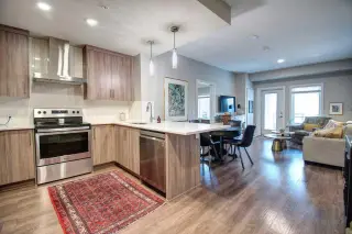 208, 12 Mahogany Path SE