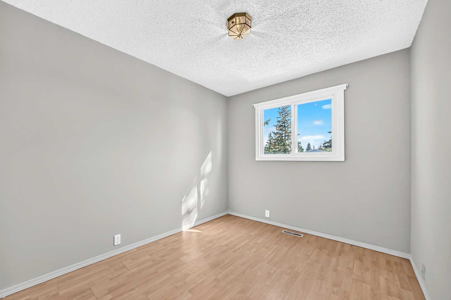 197 Cedardale Road SW