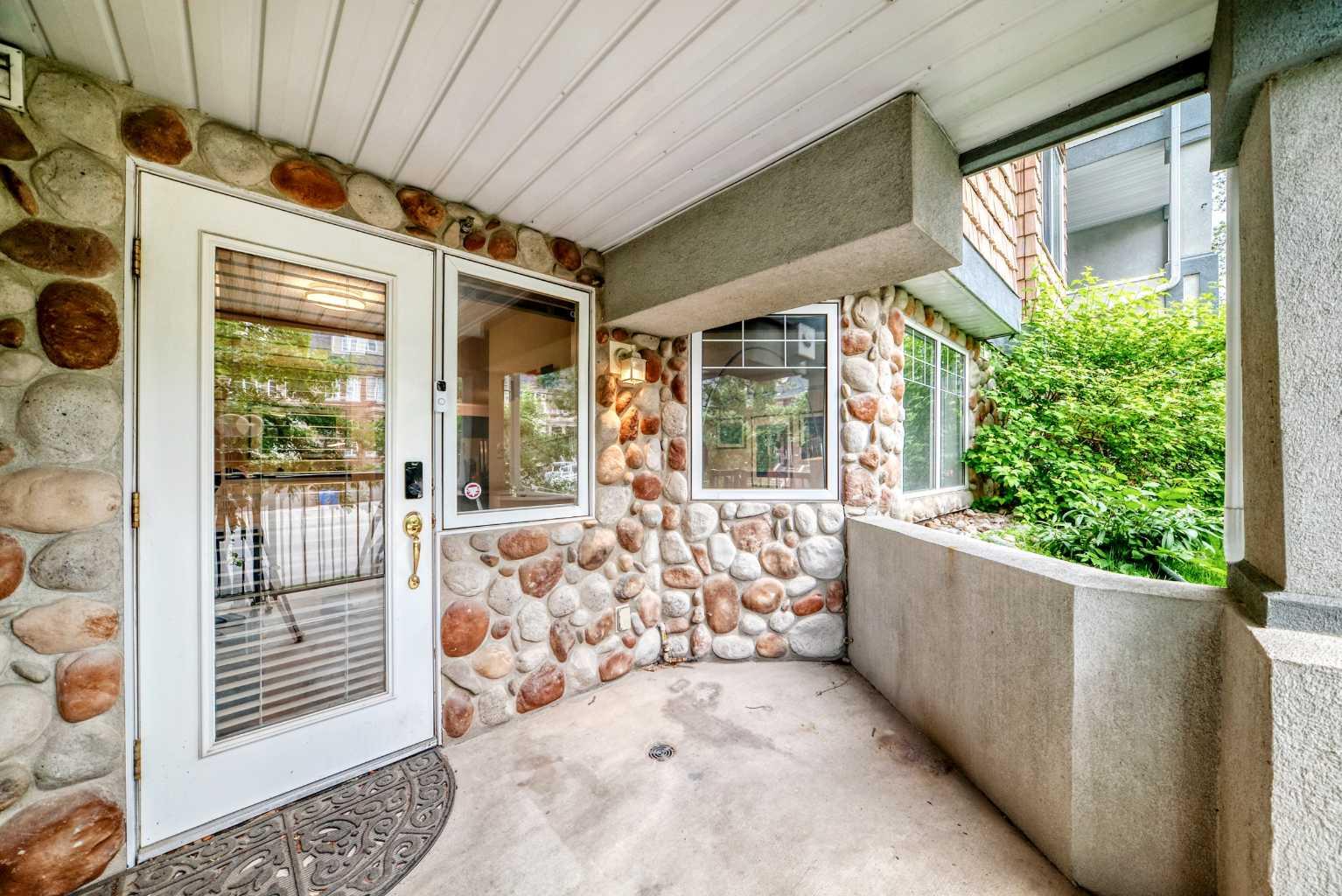 102, 2422 Erlton Street SW