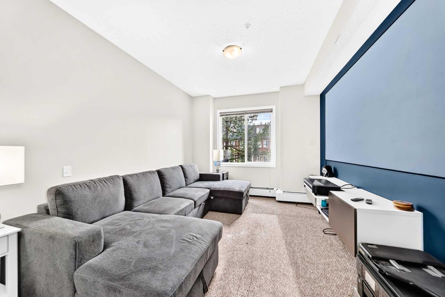 102, 2422 Erlton Street SW