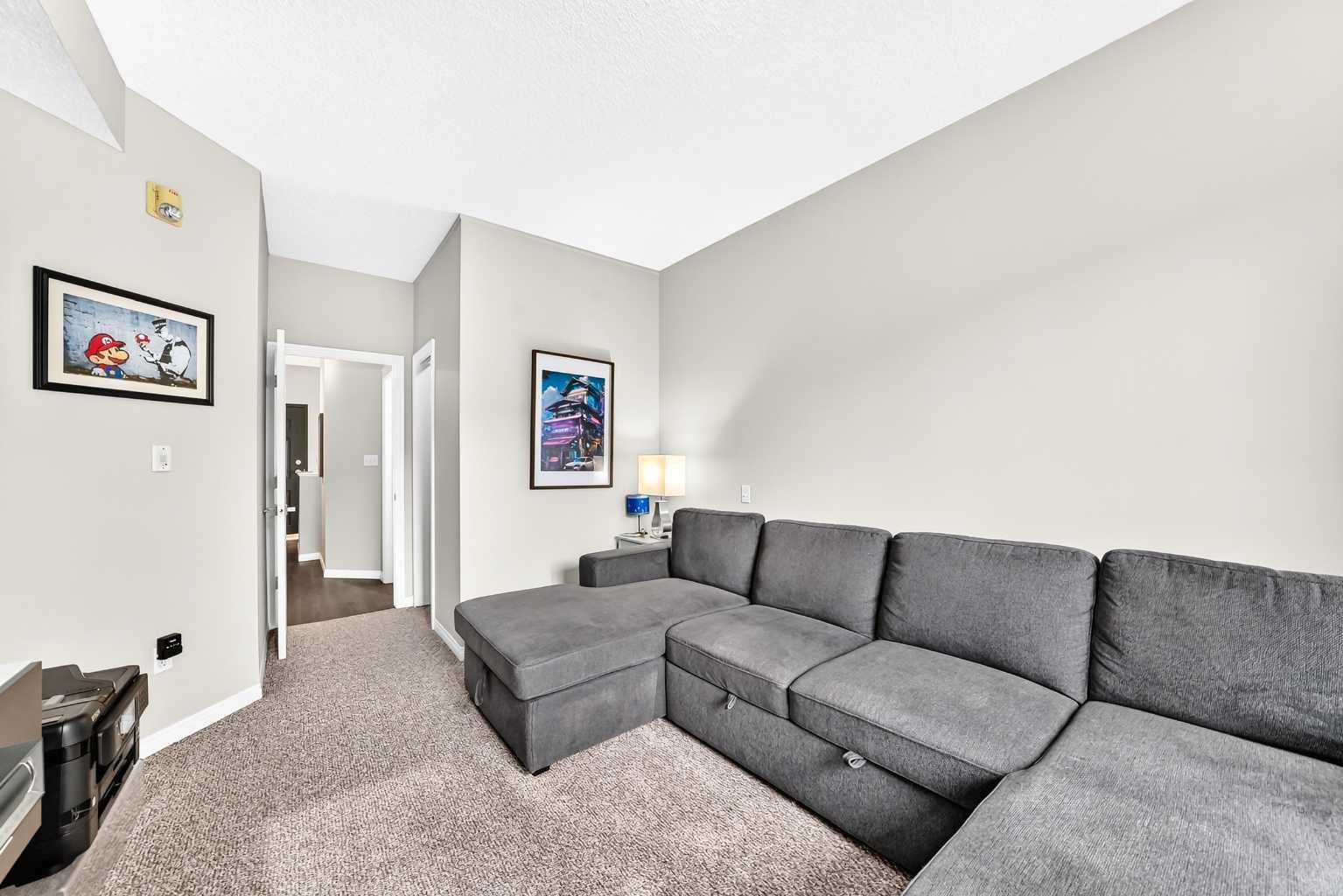 102, 2422 Erlton Street SW