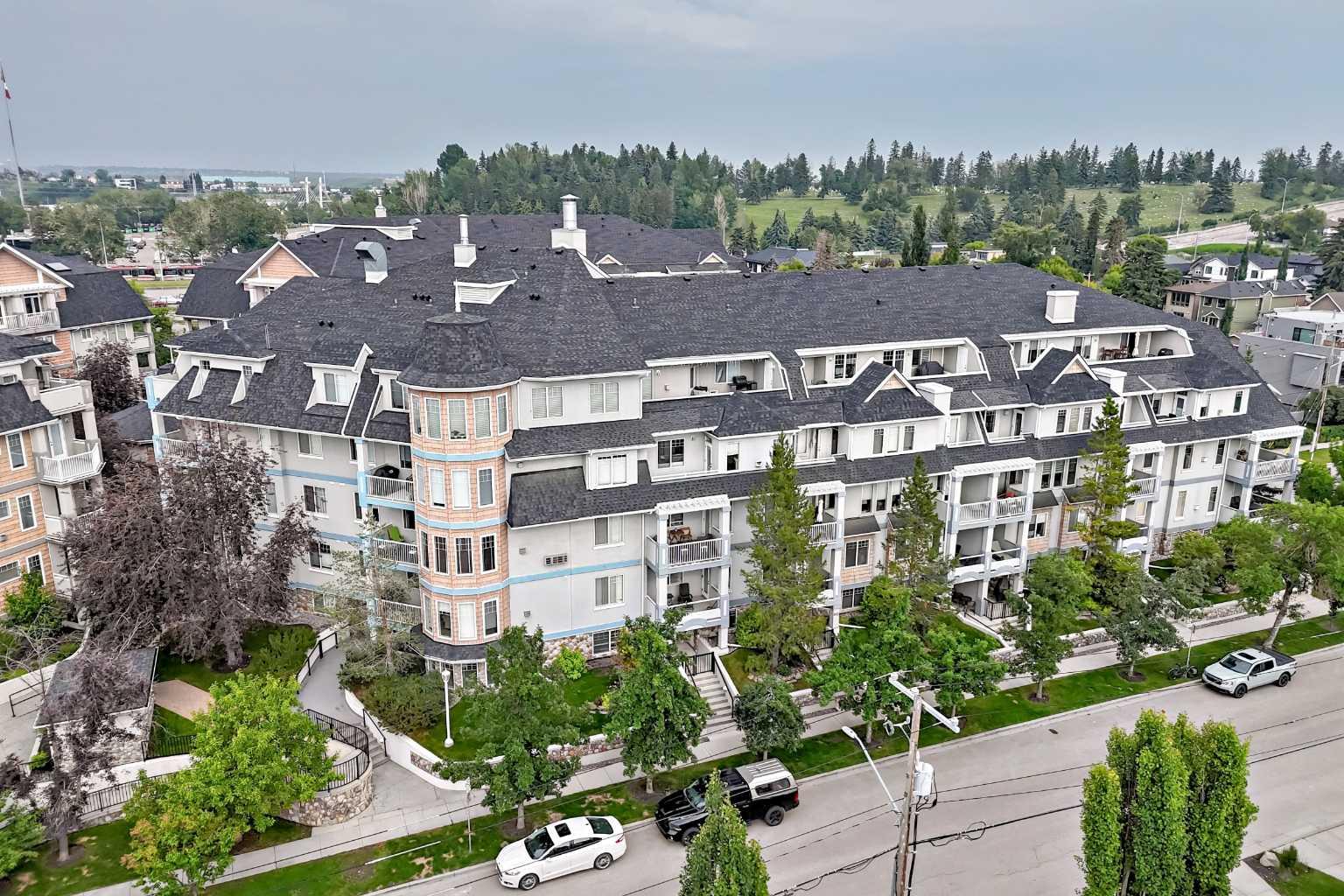102, 2422 Erlton Street SW