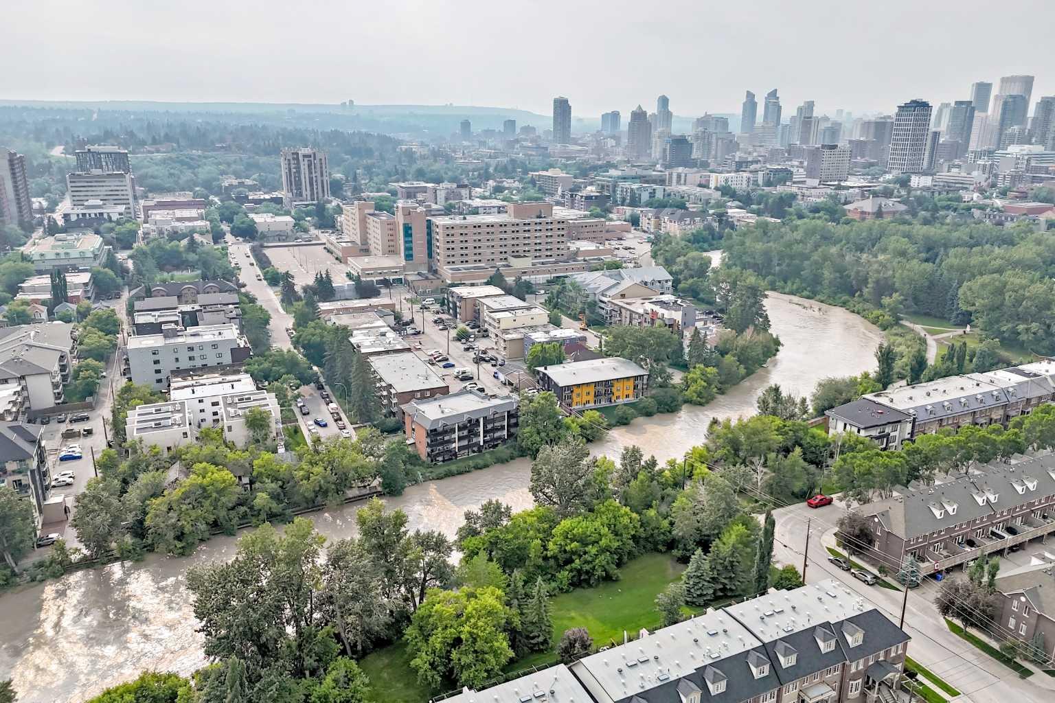 102, 2422 Erlton Street SW