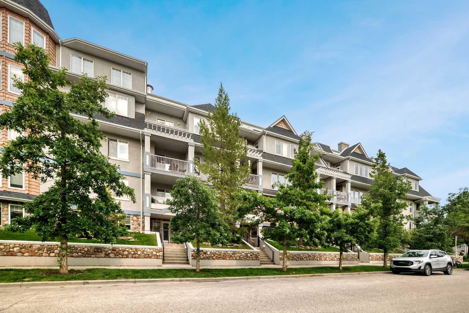102, 2422 Erlton Street SW