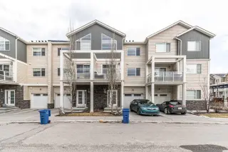 535 Redstone View NE