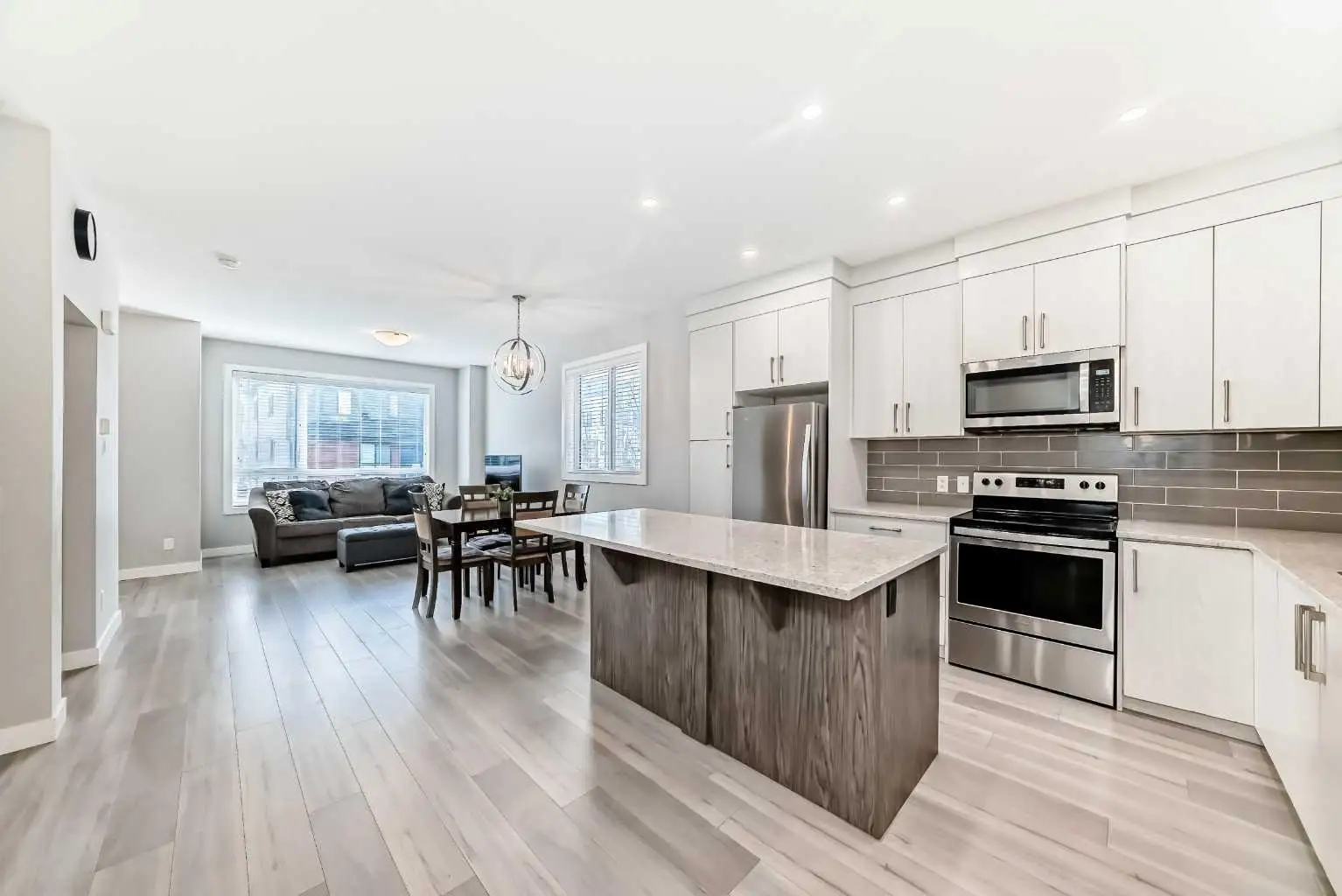 111 Redstone Crescent NE