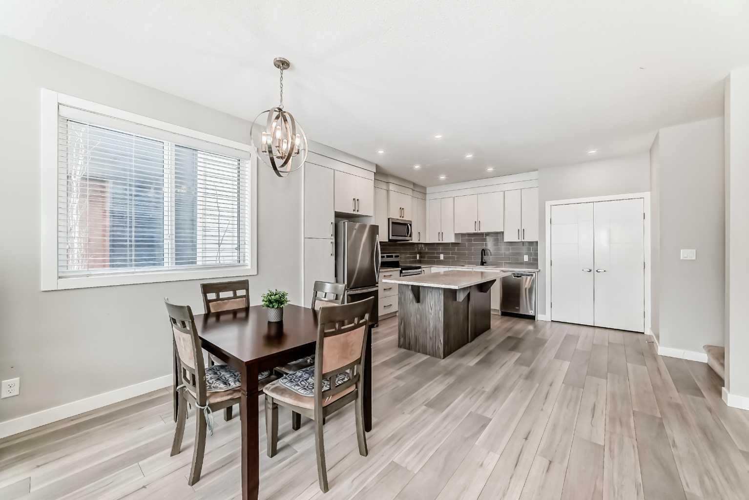 111 Redstone Crescent NE