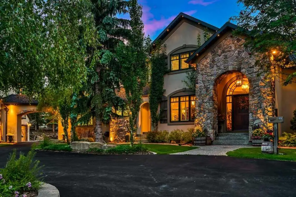 55 Bearspaw View 