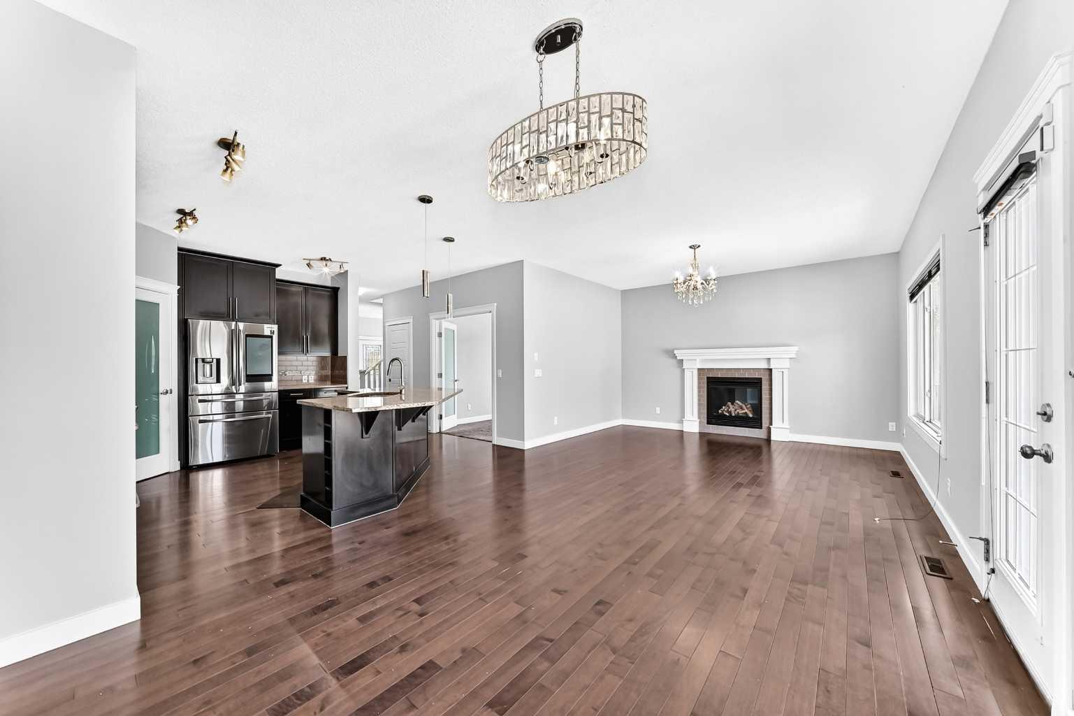 325 Evanspark Gardens NW