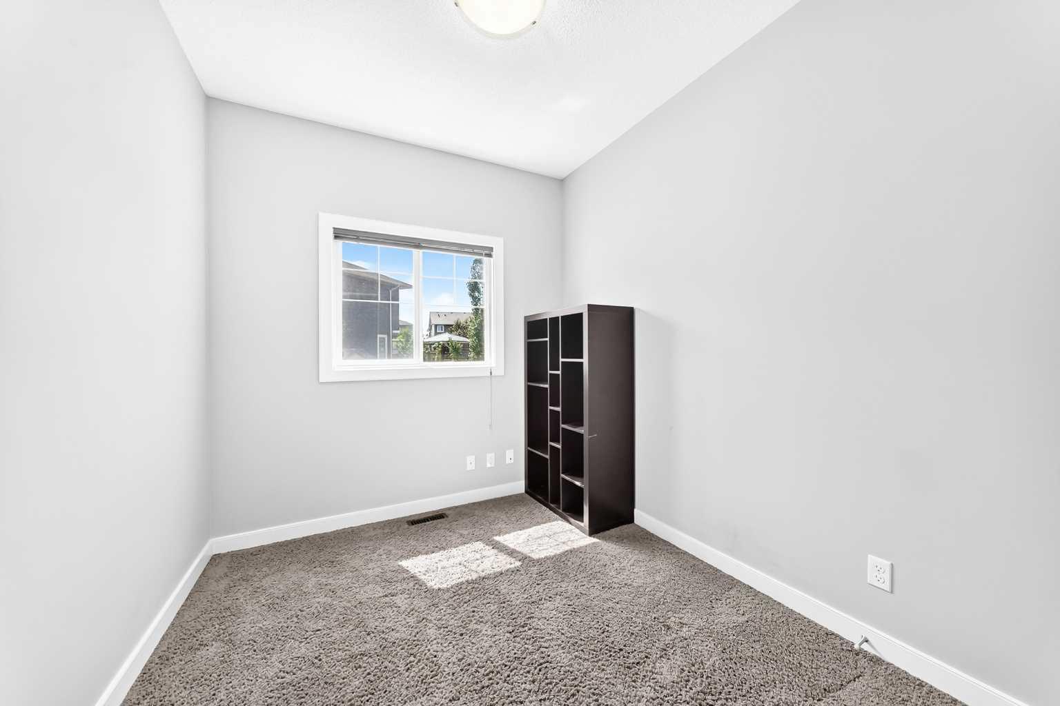 325 Evanspark Gardens NW