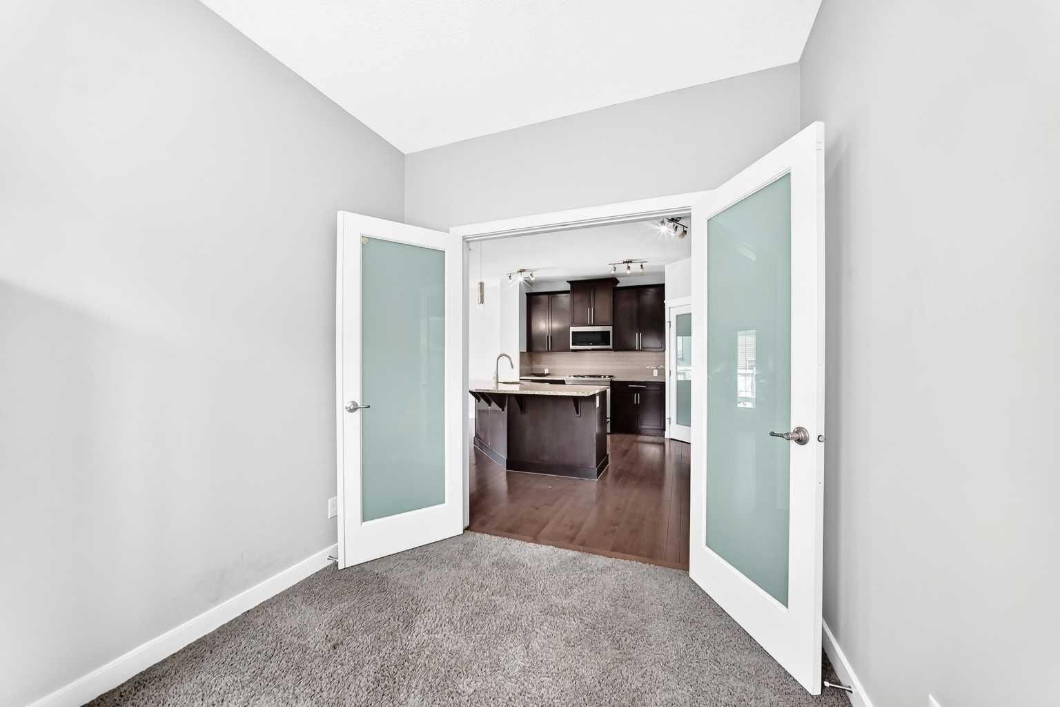 325 Evanspark Gardens NW