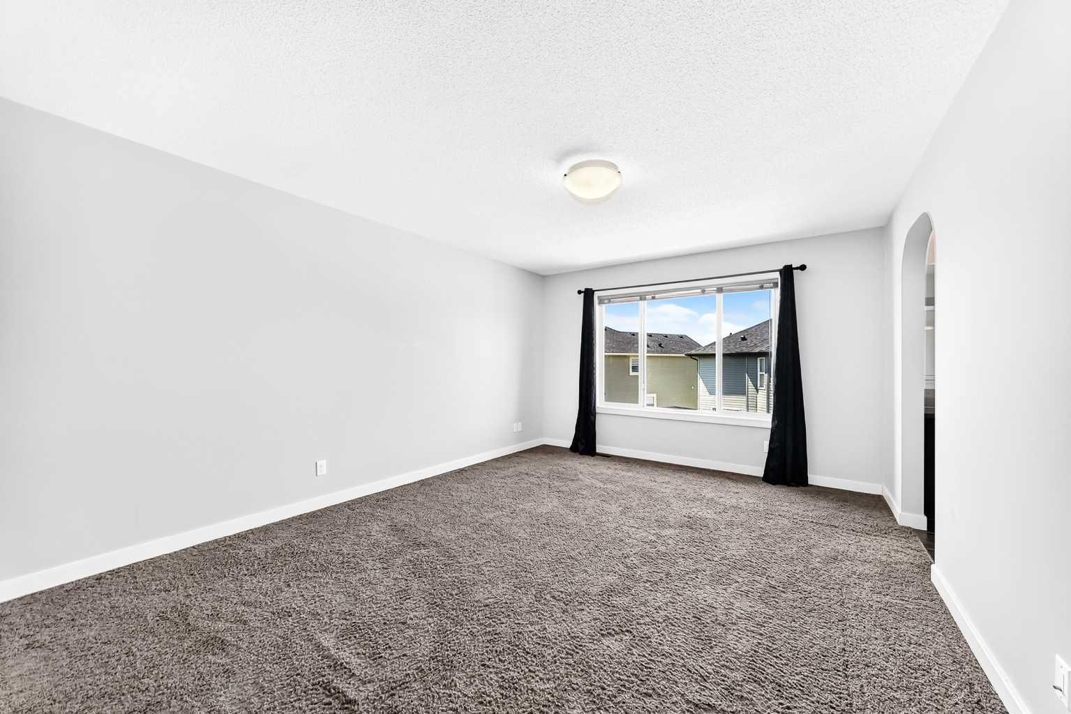 325 Evanspark Gardens NW