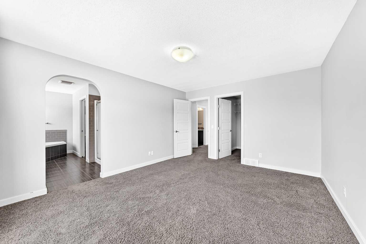 325 Evanspark Gardens NW