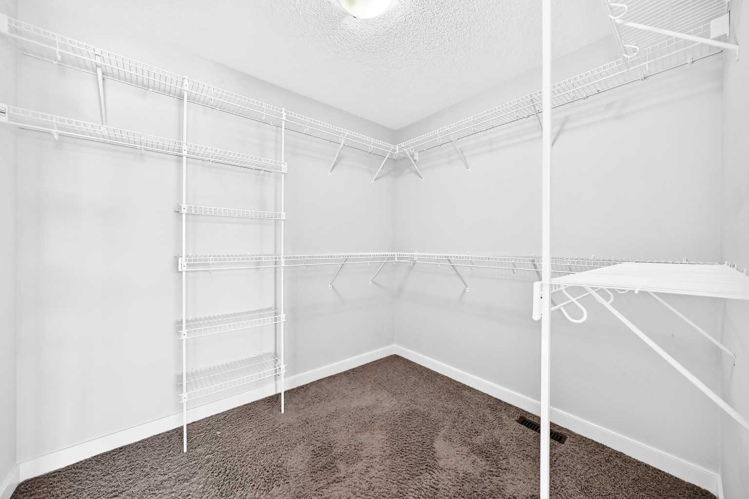 325 Evanspark Gardens NW