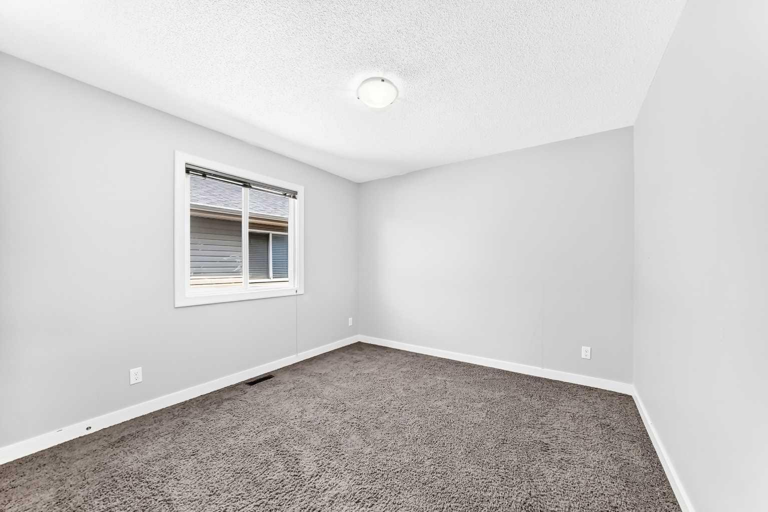 325 Evanspark Gardens NW
