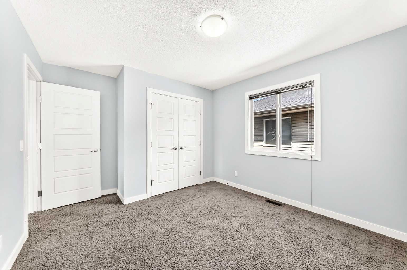 325 Evanspark Gardens NW