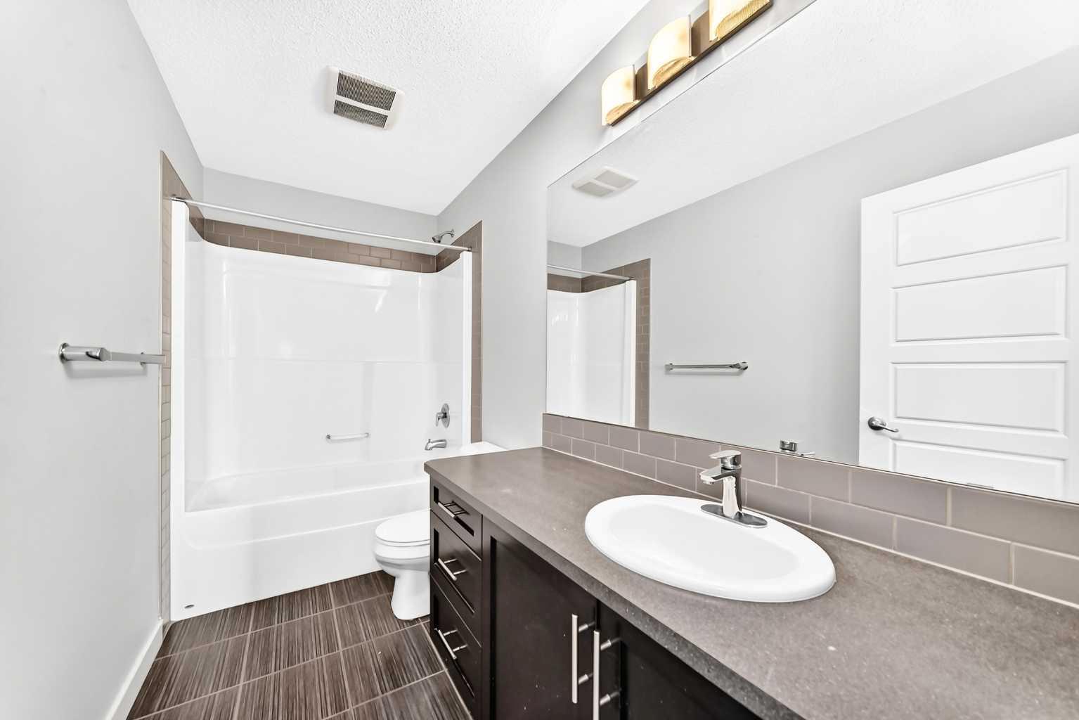 325 Evanspark Gardens NW