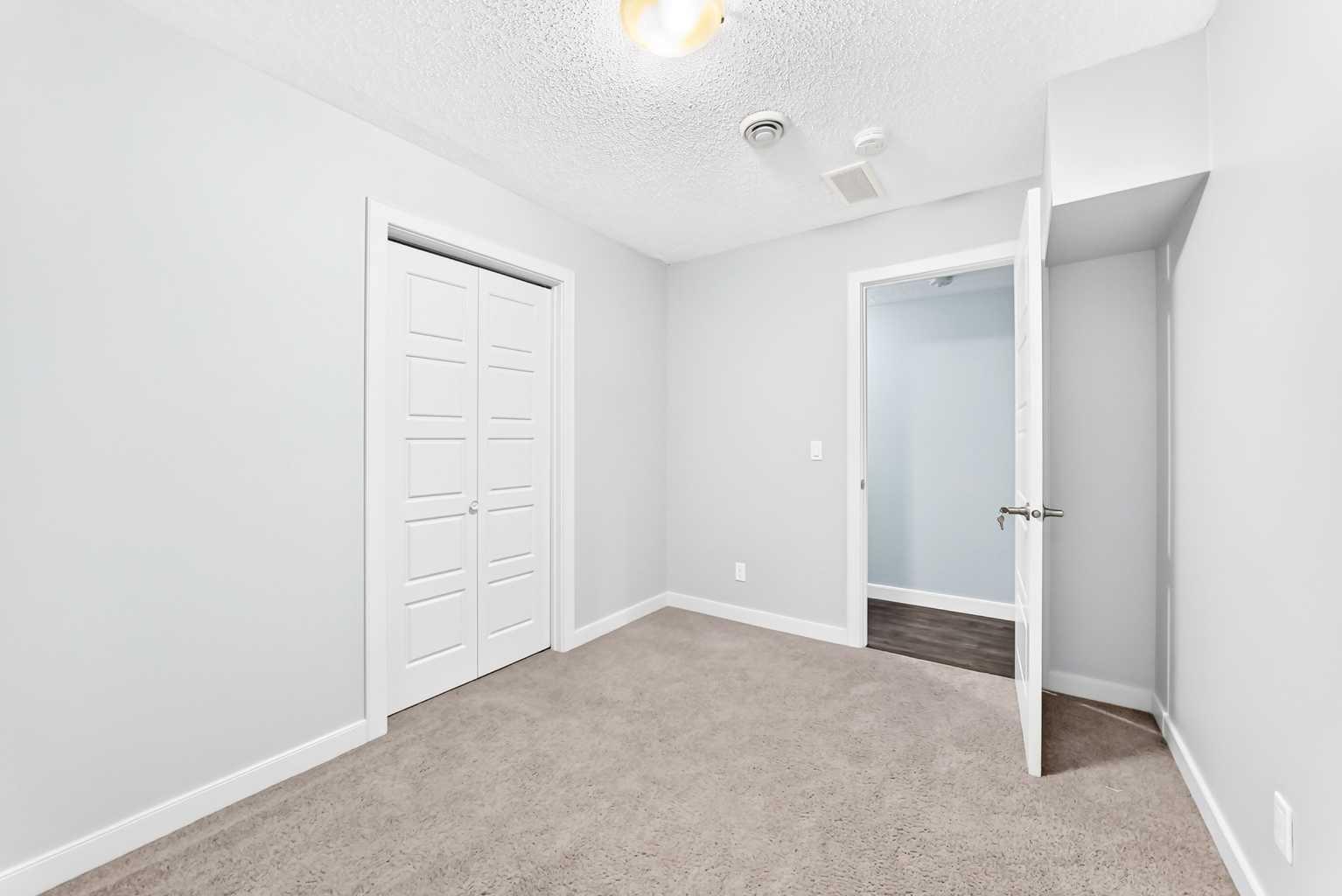 325 Evanspark Gardens NW
